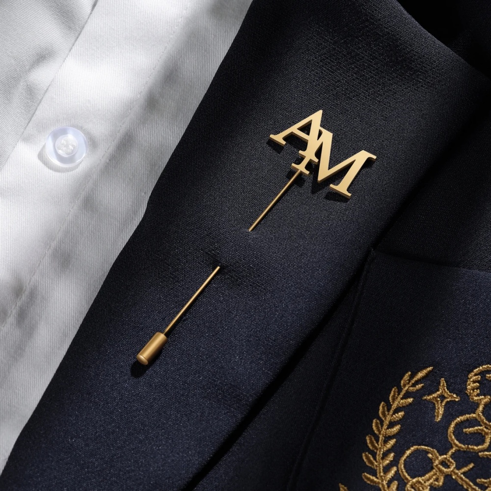 Broche con Iniciales Personali - Tuxedo Lapel Pin reseña y precio